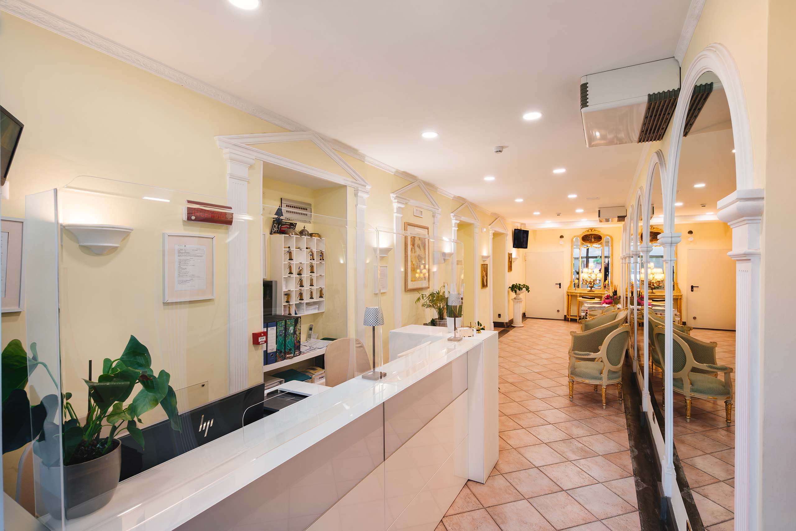 Sourire Hotel Roma - Reception